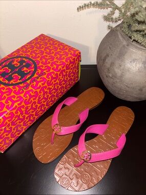 Tory Burch Thora Tumbled Leather/Metal Logo Thong Sandals- Hibiscus Flower/Gol